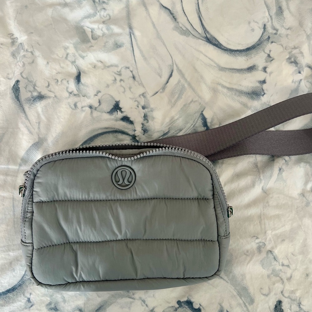 Lululemon Athletica Puffer Gray 2L Belt Bag